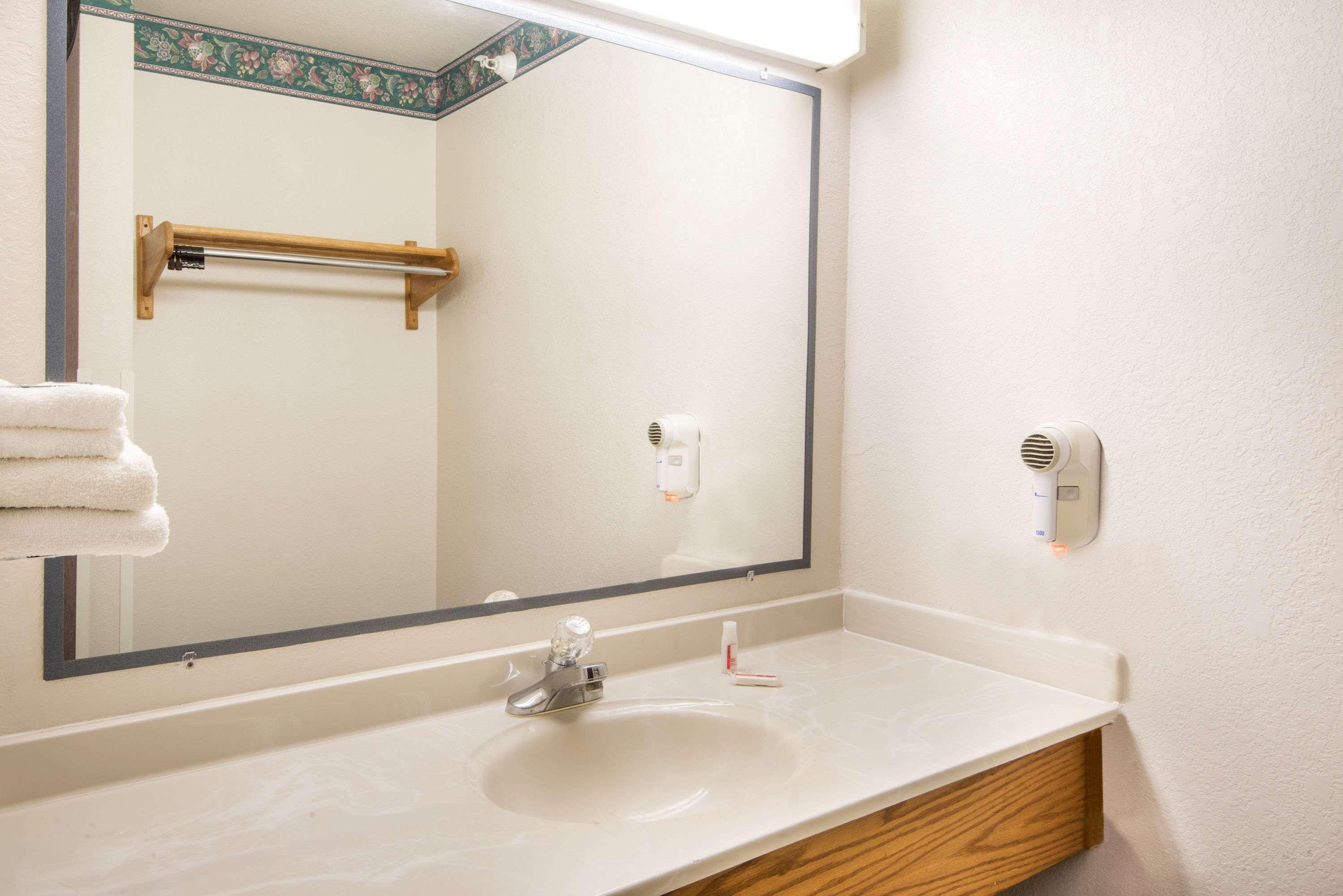 Super 8 By Wyndham Richfield Cleveland Hotel Ngoại thất bức ảnh