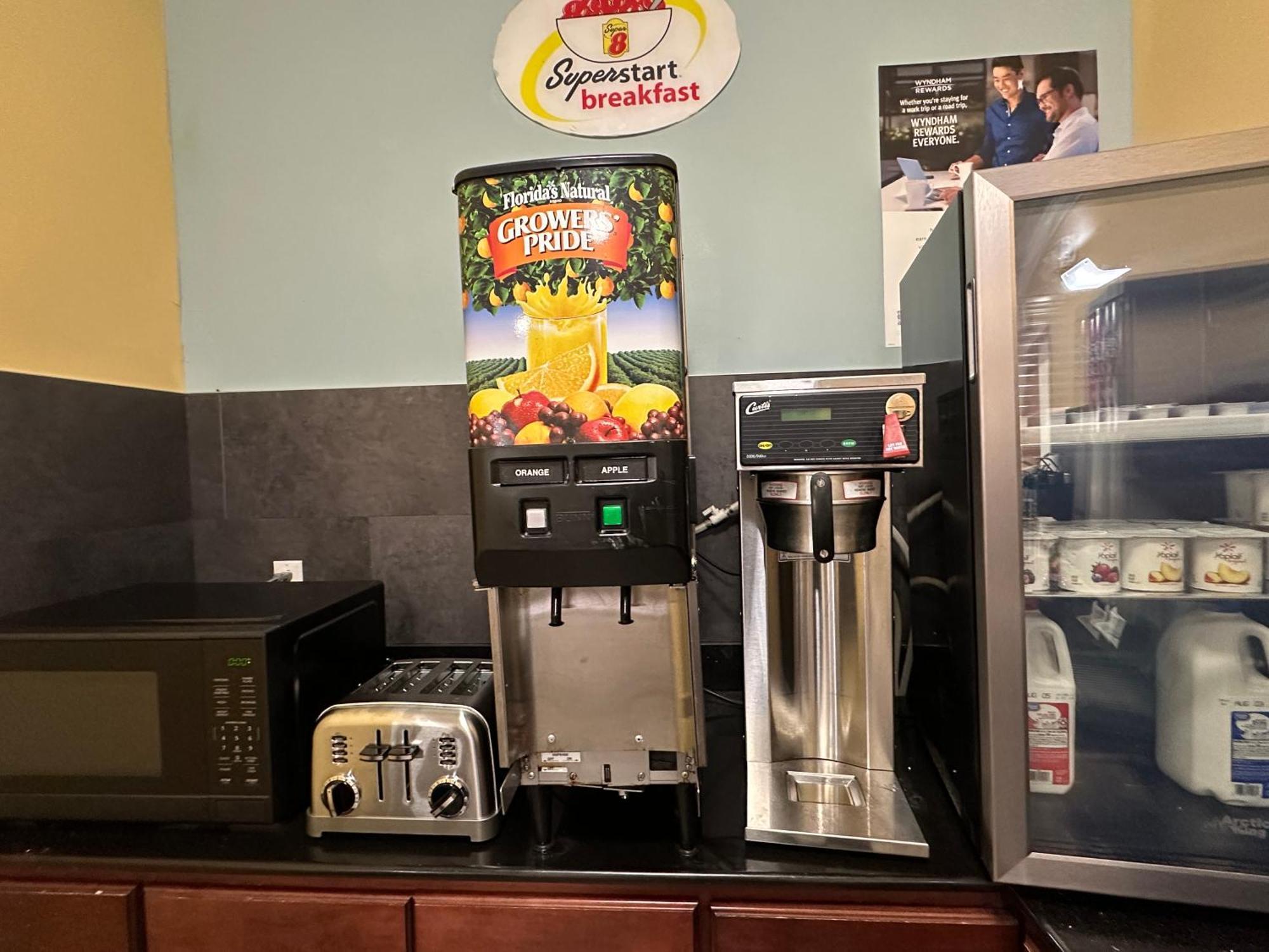 Super 8 By Wyndham Richfield Cleveland Hotel Ngoại thất bức ảnh
